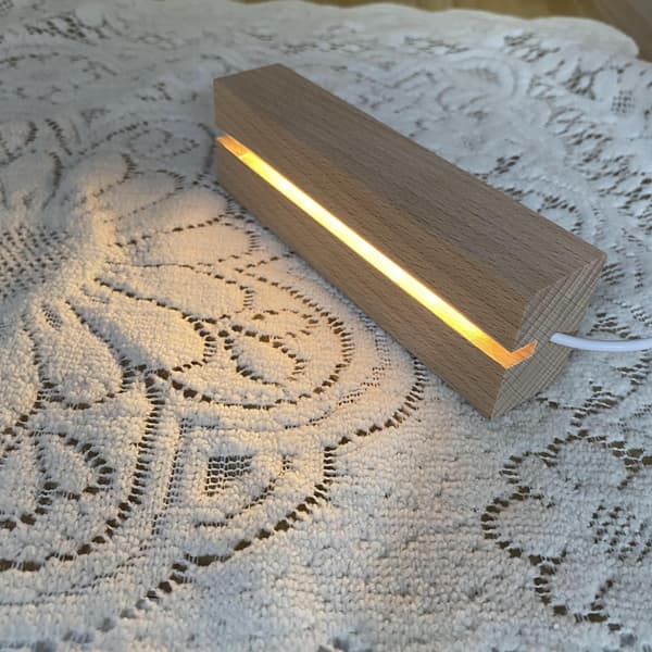 Set med 2 150 mm varma trärektangulära displaybaser med LED-belysning