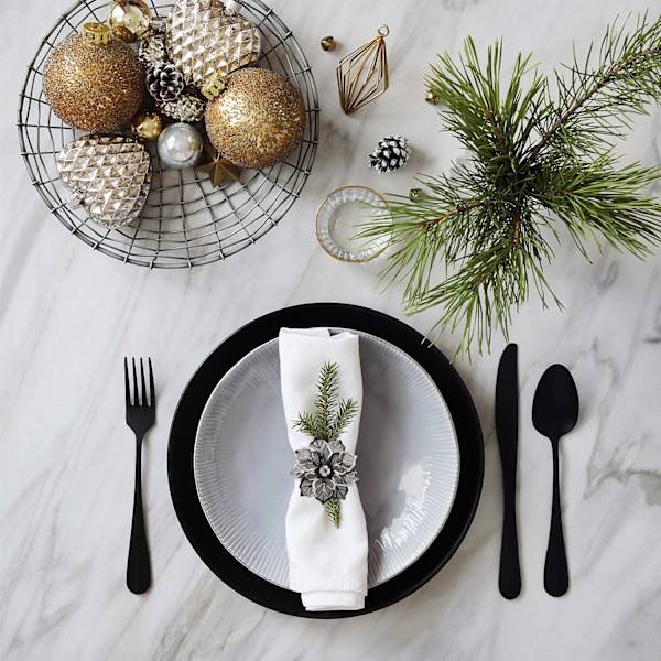 Set med 12 servettringar i legering med ihåliga blommor