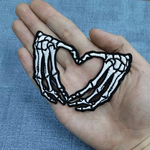 Skeletthänder i form av en hjärtlapp (2 st) - Broderad applikation för kläder och accessoarer