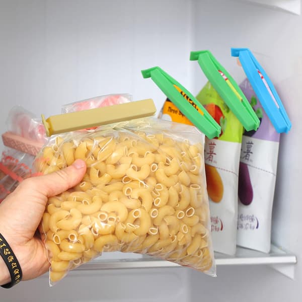 30 madforseglingsclips 11 cm. Sæt med 30 poseklemmer i 5 farver til slik, snacks, opbevaring