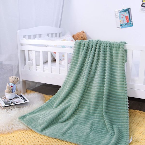 Barnfilt, fluffig varm och lätt reversibel randig