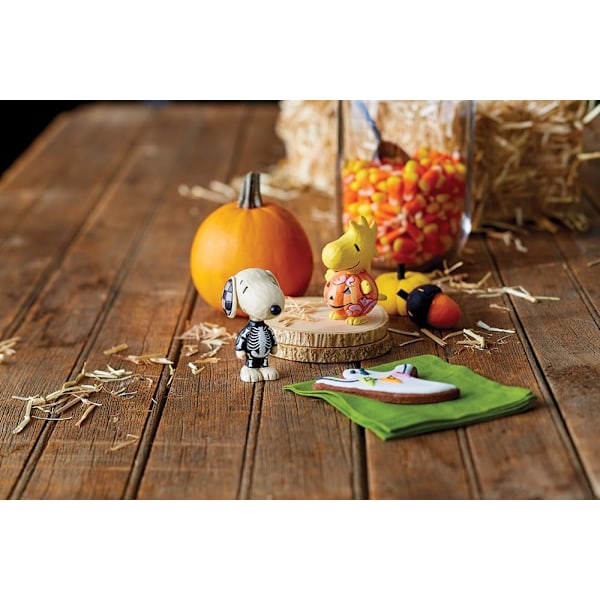 Enesco Peanuts av Jim Shore     Kollektion Snoopy klädd som ett skelett Miniatyrfigur - Hartshandgjord målad samlarobjekt Peanuts