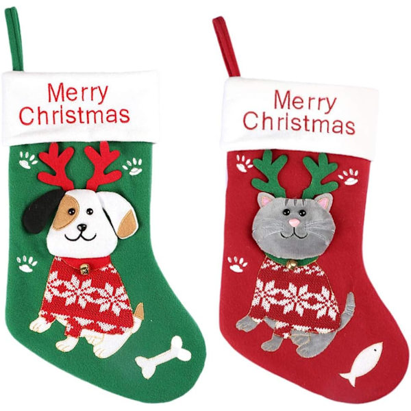 2 stycken julstrumpor att hänga upp, tomtestrumpa i filt, katt och hund, presentpåse, djurfigurer, tomtesko, kamin, fönsterdekoration