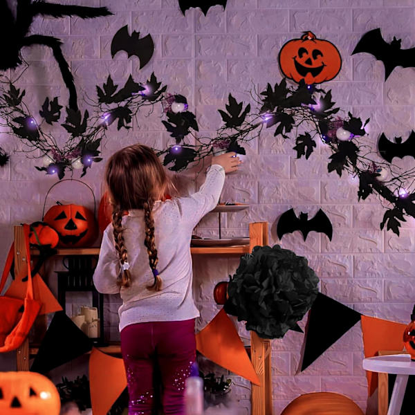 Sort Halloween hængende guirlande med 2 stk. lilla lyskæder hvide øjenæbler ahornblad vin guirlande silke kunstige efterårsblade plastik lang st e