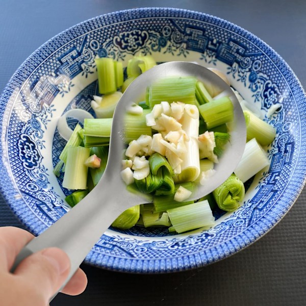 2 st vitlök ingefära frukt rot grönsak rivare kvarn sked