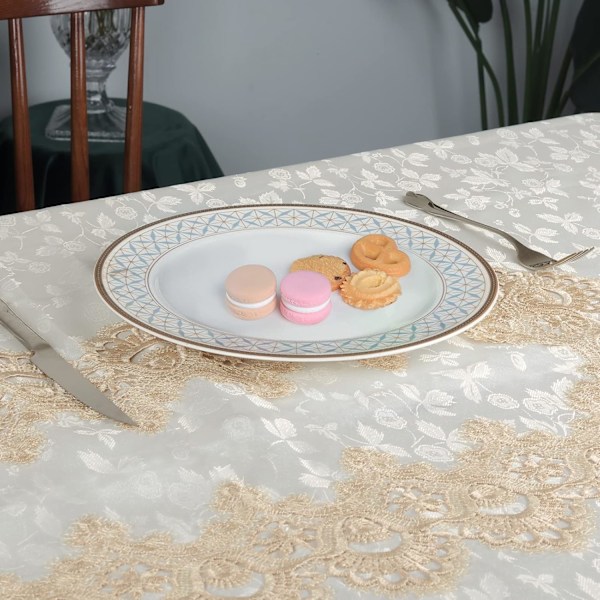 Rektangulær duk, blombrodert makrame duk