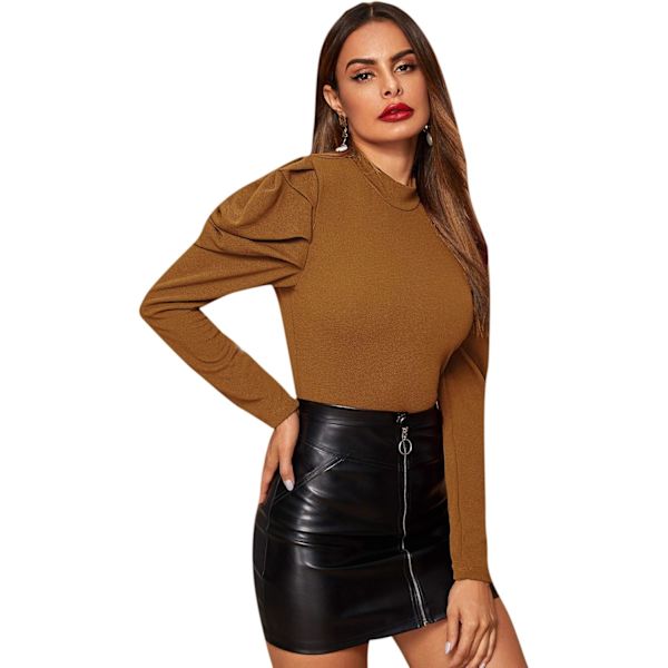 Elegant damebluse med høy hals, nøkkelhullsåpning bak og lange ermer i legg-av-mutton-stil