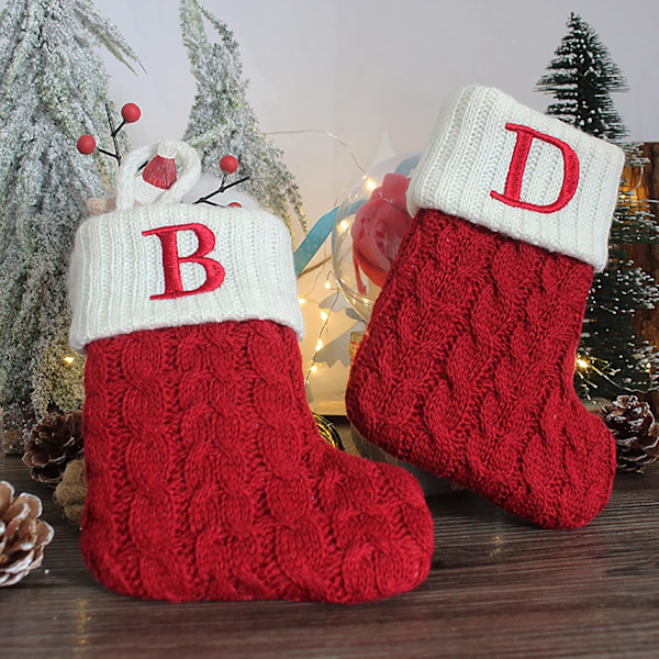 Mini julekuler strikket brodert initialbokstav Xmas