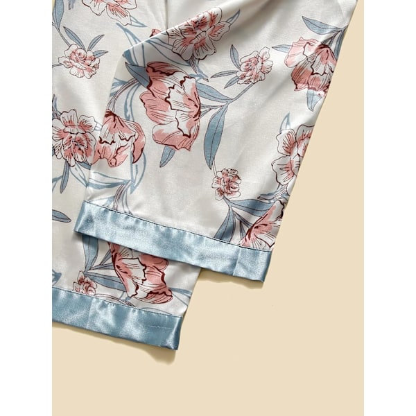 5-delt kvindeligt nattøj i satin med blomsterprint - cami, shorts, bukser, natkjole og bælte