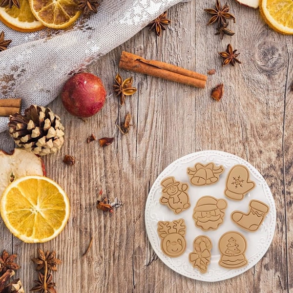 Julekakeformsett (8 stykker) - Plastkakeformer for festlig baking