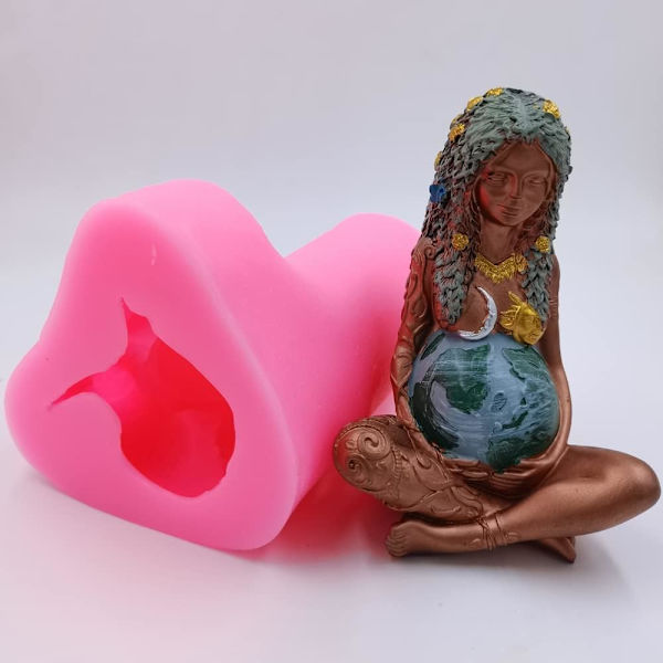Stor Gaia form Mother of Earth silikone lys