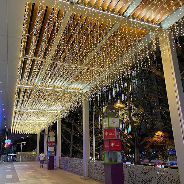 LED-istappljus, gardin-fe-hängande ljusslinga 8 lägen 13FT 96 LED-lampor Jul utbyggbar kontakt i lampor för fest tak balkong uteplats