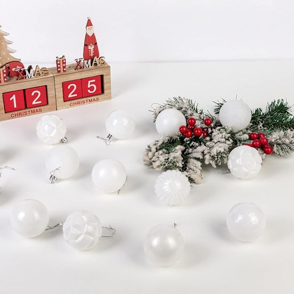 41 stk. store julekugler i shatterproof materiale til ophængning som julepynt