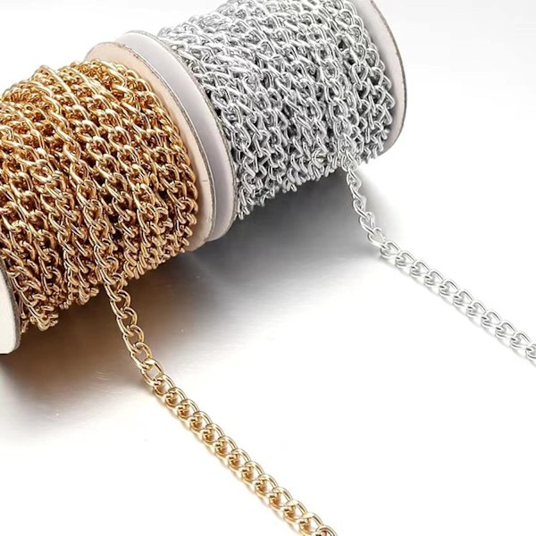 16,4 fot aluminium kantkedjor 10,5x7,8x2 mm Twisted Links Cross Cable