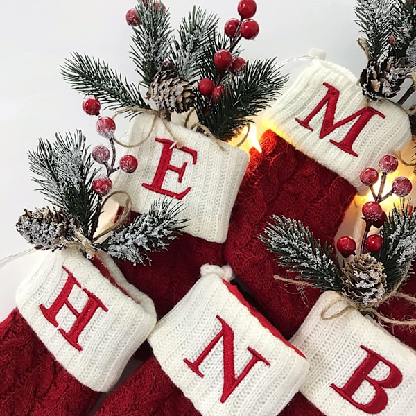 Mini julekuler strikket brodert initialbokstav Xmas