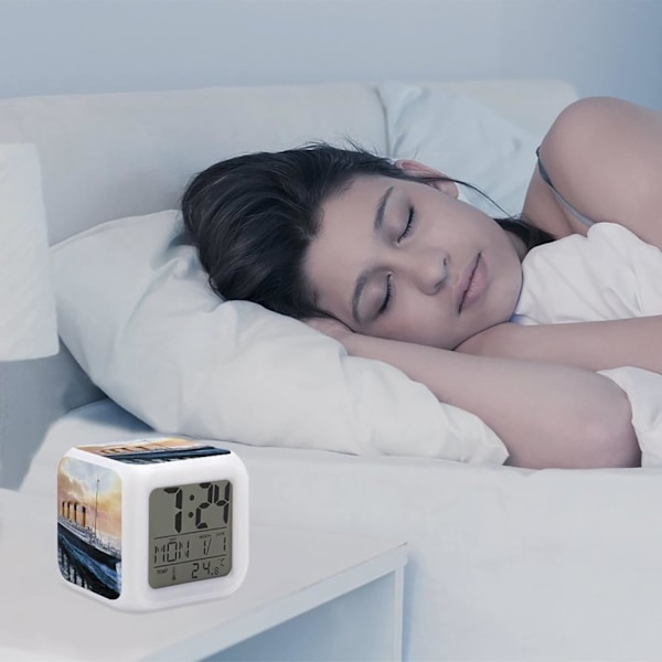 Retro Titanic Känd Gammal Historisk Väckarklocka Hållbar Digital Klocka Multifunktions LED Klocka för Sovrum Hemmakontor Stil Stil