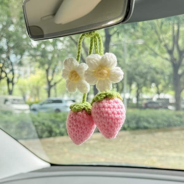 2 hæklede jordbær- og blomsterbilophæng, søde æstetiske bakspejlophæng til kvinder og piger, håndlavet polyester
