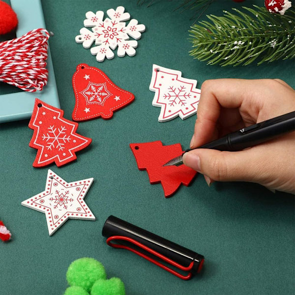 Tretre julepynt i tre (40 stk) med tau og perler