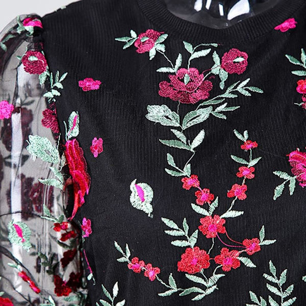 Trendig dam blus med lång ärm i blommigt broderi med genomskinligt mesh-inlägg