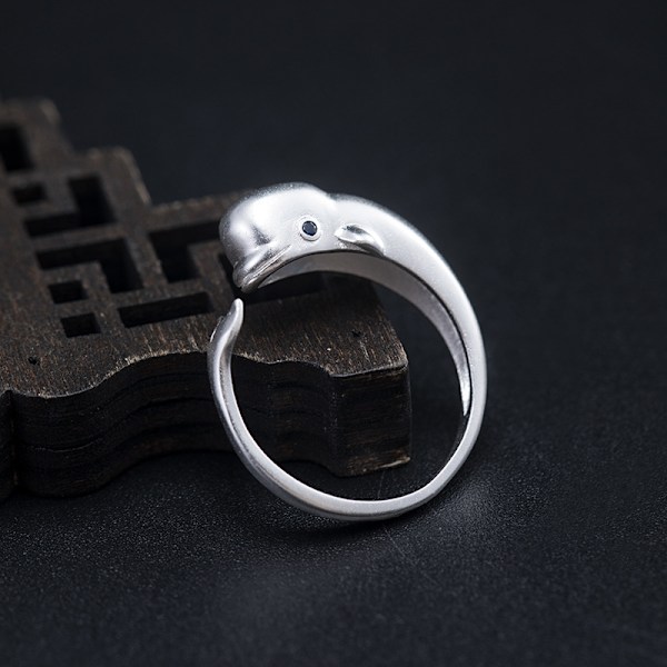 Handgjord vitvalfingerring med justerbar ringöppning