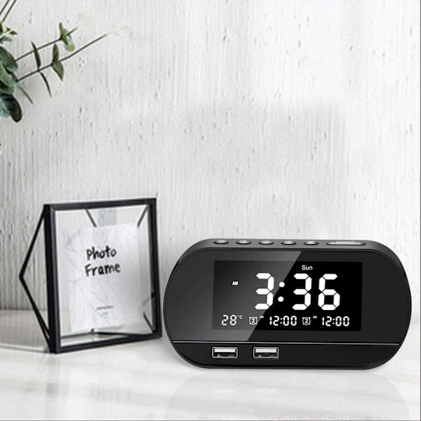 Superhög larmklocka för sovrum, denna digitala väckarklocka med FM-radio, 2 USB-laddare, 2 väckarklockslägen, termometer, Baery White