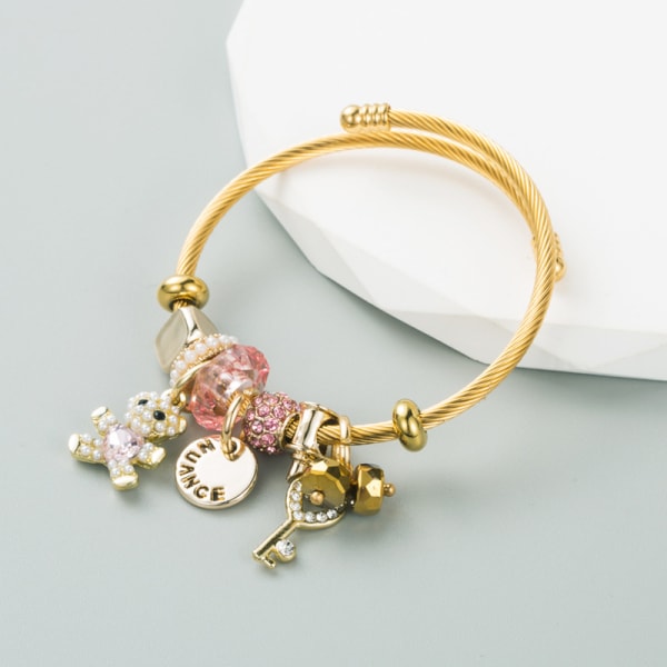 Europeisk och amerikansk Ins-stil Mode P Dora Diy Söt Björnhänge Legeringsarmband Trendigt Hetsäljande Armband Smycken Pink