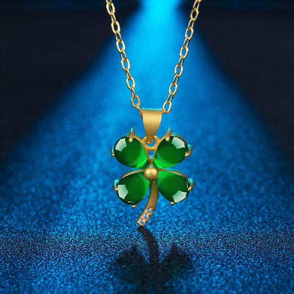 Japansk och koreansk stil uråldrig guldgrön agatklöver Halsband dam Lucky Green Kalcedon Fyrklöver hänge Nyckelbenskedja Smycken Pendant / O-Shaped Chain