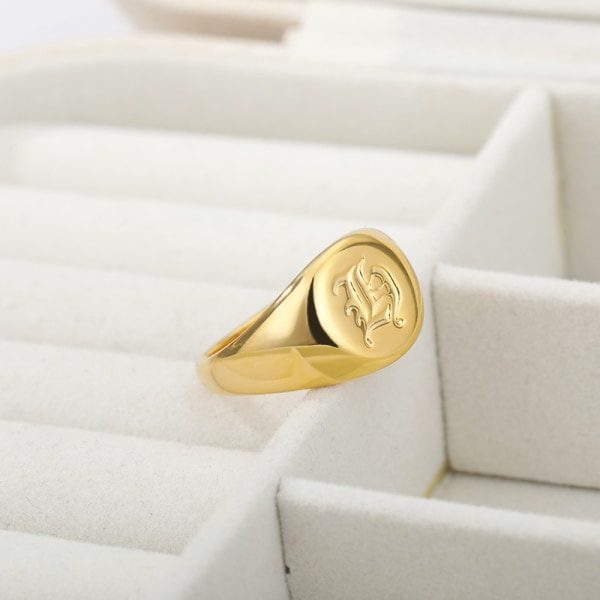Gamla engelska bokstäver Ringar För Kvinnor Män Finger Smycken Ringar Storlek 8 Rostfritt stål Initialer Round Top Stämplade Ringar Gold-color G
