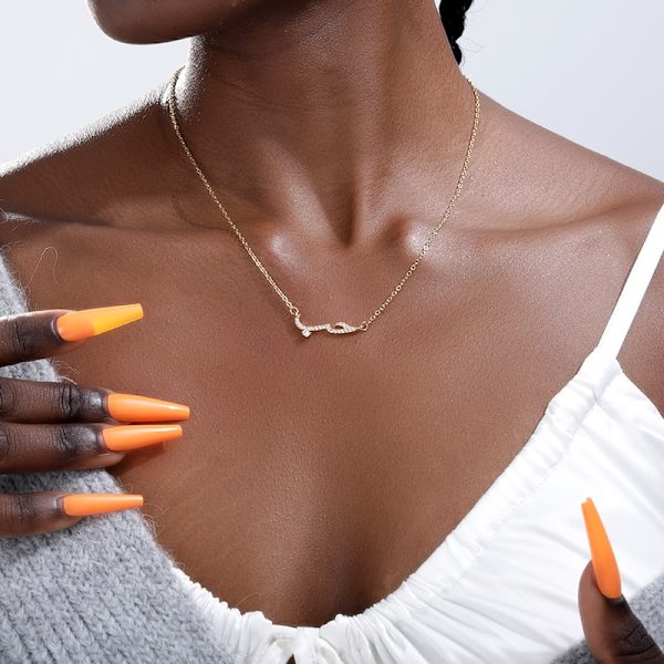 Zircon Arabic Language Love Statement Halsband Kvinnor Arabiska Kristaller Hänge Choker Halsband Bröllopssmycken Handgjorda presenter N00367P