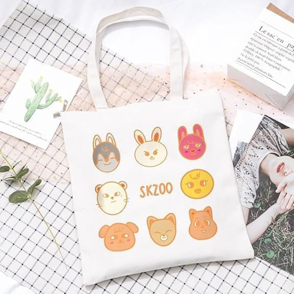 Kpop Stray Kids SKZOO Sminkväska SKZ Axelväska Printed Enkelt kreativt för SKZ-fans, en B
