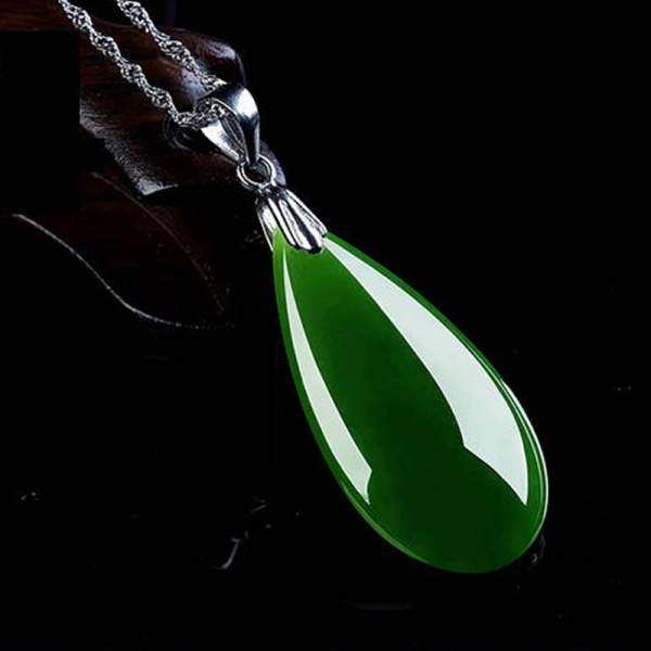 Huaxia Meiyu Smycken Med Certifikat Hetian Jade Färg Smaragd Isliknande Grön Kalcedon Water Drop Pendel Damtröjakedja Separate Box Chain