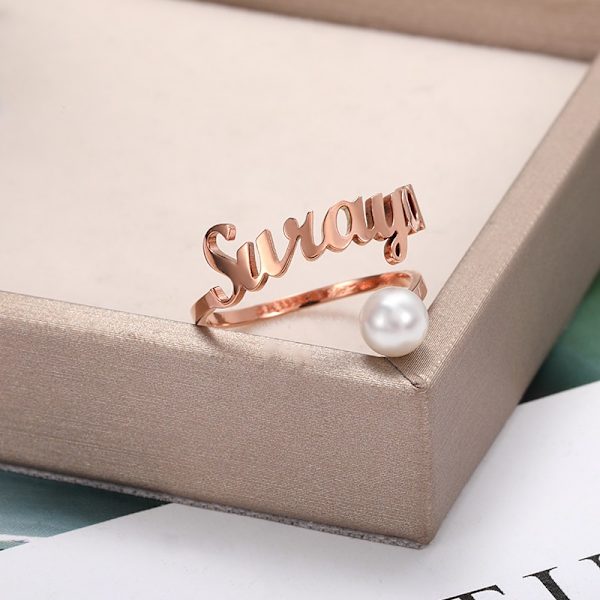 Custom Pearl Namn Ringar För Kvinnor Tjej Smycken i rostfritt stål Justerbara Öppna Personliga Ringar Bröllopstillbehör Maroon Resizable