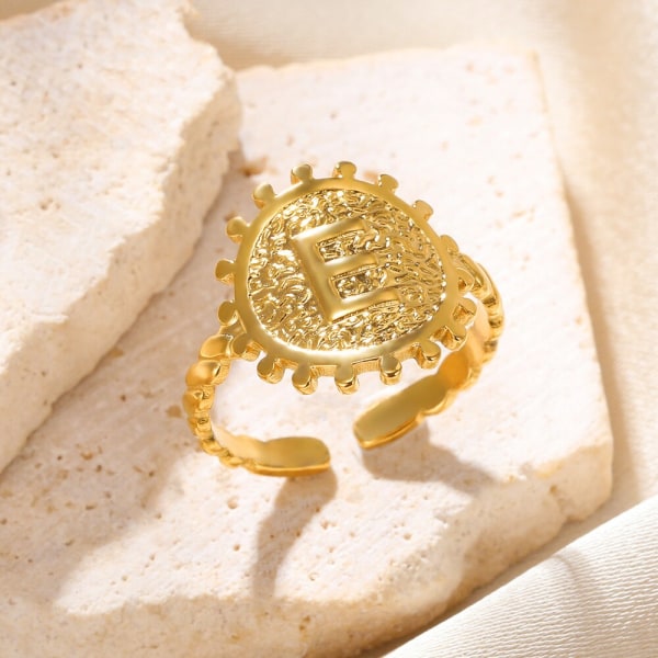 Personlig guldfärg rund skiva initialer Ringar för kvinnor män justerbara bokstäver rostfritt stål fingerringar mode smycken W Resizable