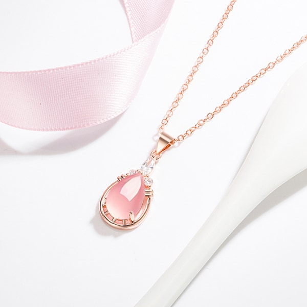 Japanskt och koreanskt temperamentsfullt halsband för kvinnor droppformat rosa kristallhänge Enkelt nisch O-formad kedja choker rosékvartshänge Rose gold O-shaped chain