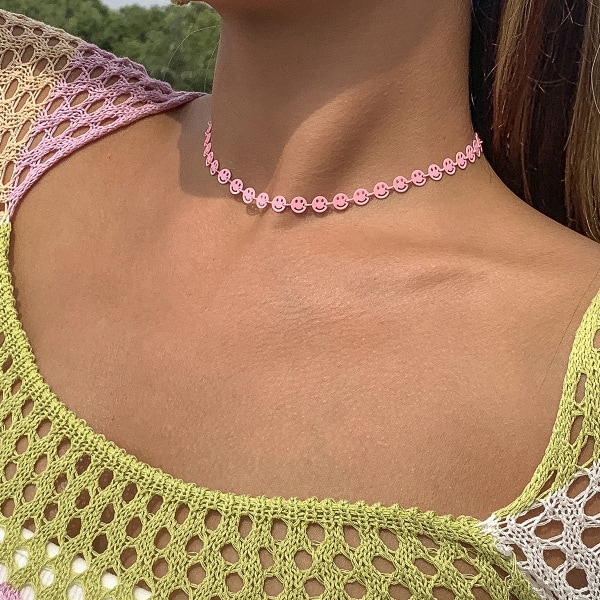 Prydnad Enkel och kort Macaron Färg Smiley Face Choker Färg Metall Sprayfärg Stapelbart halsband Pink Necklace 4489