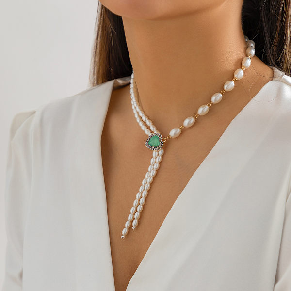 Ornament Elegans Retro Asymmetrisk Imitation Pearl Tofs Halsband All-Match Kärlek Mikro-inlagt halsband för kvinnor Gold 5410