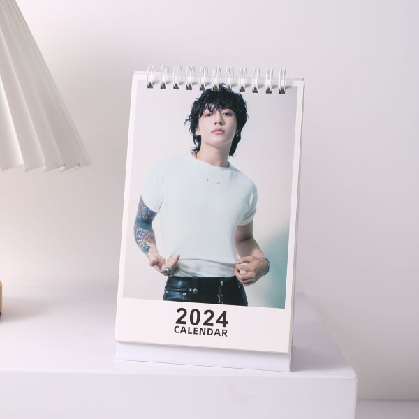 Jung Kook Skrivbordskalender Kpop Jung Kook Seven 2024 Kalender för Skrivbordsdekoration Bordskalender