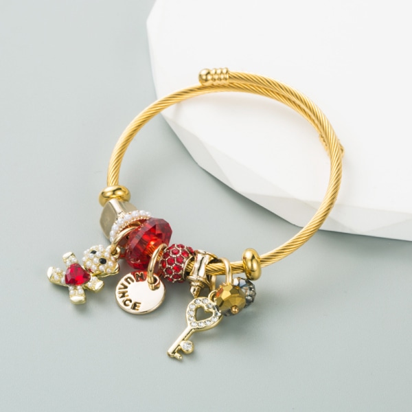 Europeisk och amerikansk Ins-stil Mode P Dora Diy Söt Björnhänge Legeringsarmband Trendigt Hetsäljande Armband Smycken Pink