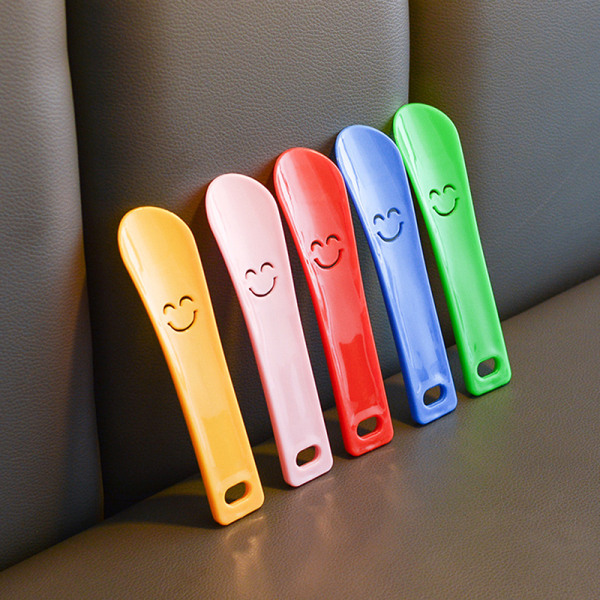 Smile Face Skohorn Ren färg Metall Material Portable Arc Fit
