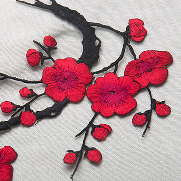 Vackra broderade plommonblommor Flower Patch Stryk/sy på App Red