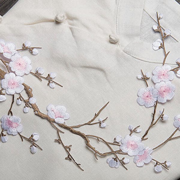 Vackra broderade plommonblommor Flower Patch Stryk/sy på App Beige