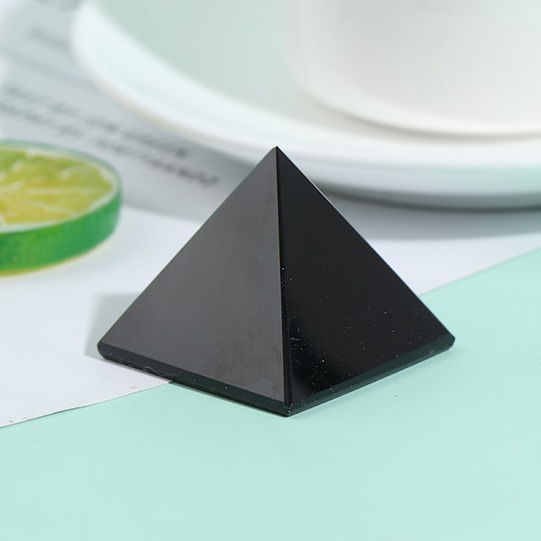 Obsidian Pyramid Naturlig polerad yta Hemdekorationer Skrivbord