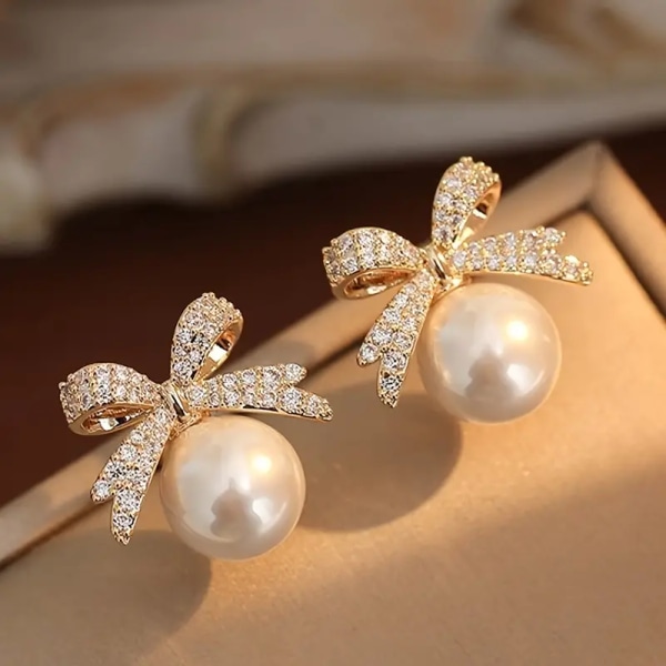 Full glänsande strass infälld rosett Faux Pearl Decor Dingla örhängen Elegant Sexig stil Delikat kvinnlig present
