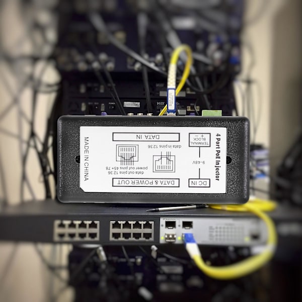 4-ports PoE-injektor PoE-strømforsyning Ethernet-strømforsyning Pin 4,5(+)/7,8(-) Inngang DC12V-DC48V for IP-kamera