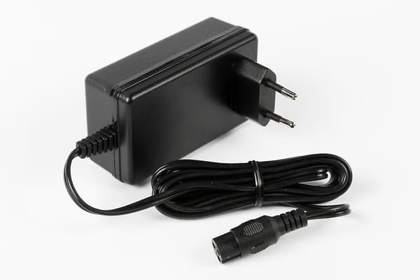 Razor 24V/1,5A ulostulo - 1500mA laturi EU