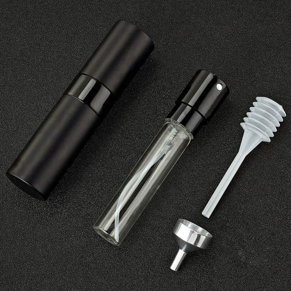 Pieni uudelleentäytettävä hajuvesisuihkepullo 8 ml Musta