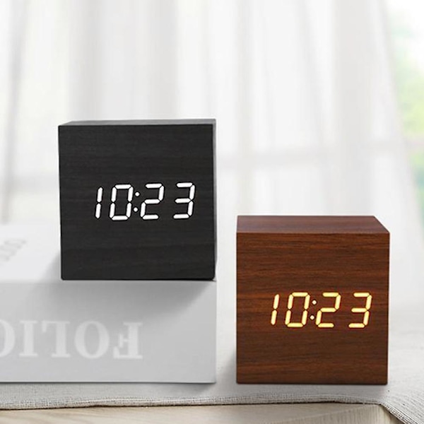 Puinen äänenohjattu neliö LED-digitaalinen USB/AAA-elektroninen pöytäherätyskello - VÄRI: Beige keltainen