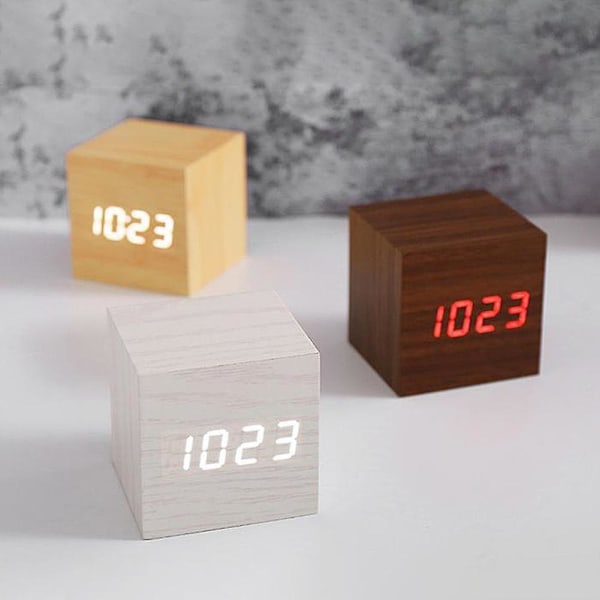 Puinen äänenohjattu neliö LED-digitaalinen USB/AAA-elektroninen pöytäherätyskello - VÄRI: Beige keltainen