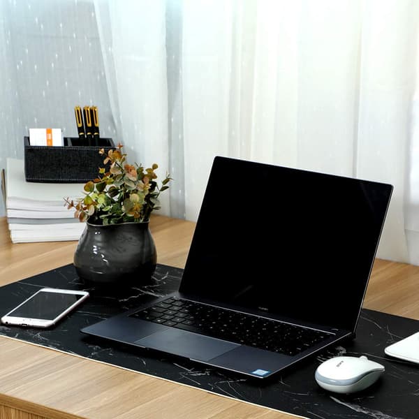 Skrivebordsunderlag 89x44 cm PU-læder Sort/Marmor