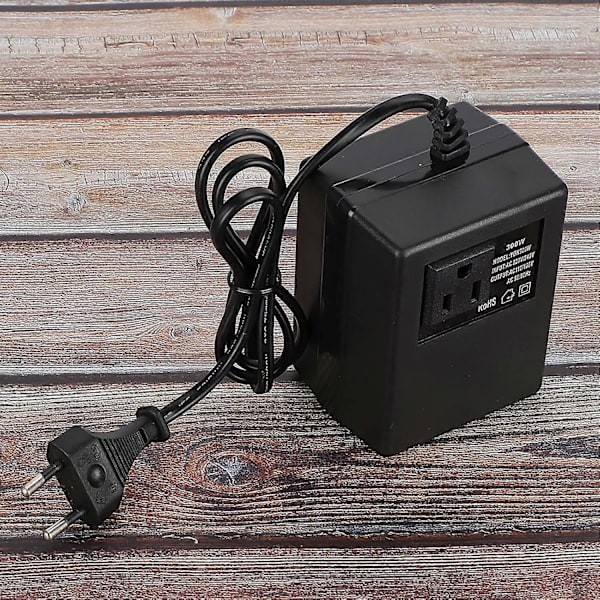 EU Stikadapter, 300W Strømtransformer Spændingskonverter AC 220V til 110V EU Stikadapter (220V)